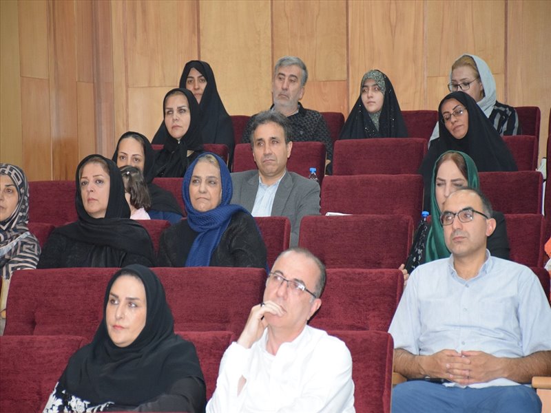 سمینار فضای امن عاطفی در دایره خانواده 