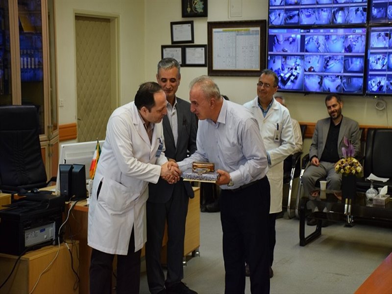 پزشک و کارمند نمونه 1402