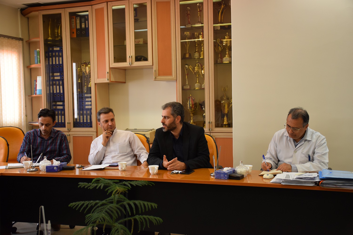 ناظرین قراردادها